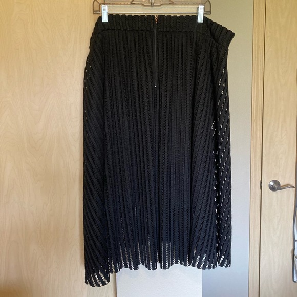 Torrid 22 Plus Size Black Full Skirt Pleated Perforated - Picture 3 of 5
